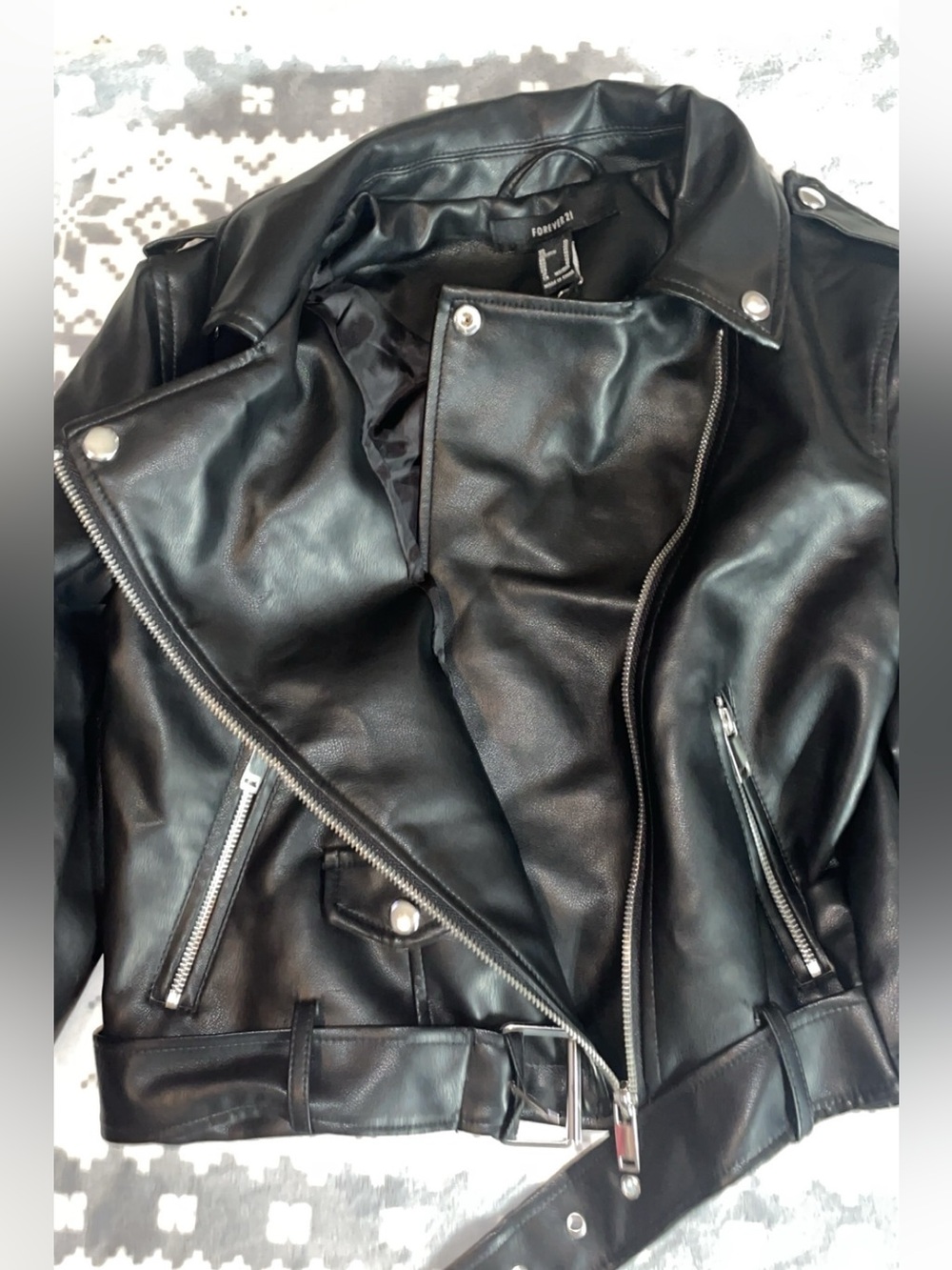 Forever 21 Black Faux Leather Moto Jacket with Silver Hardware brand new girls